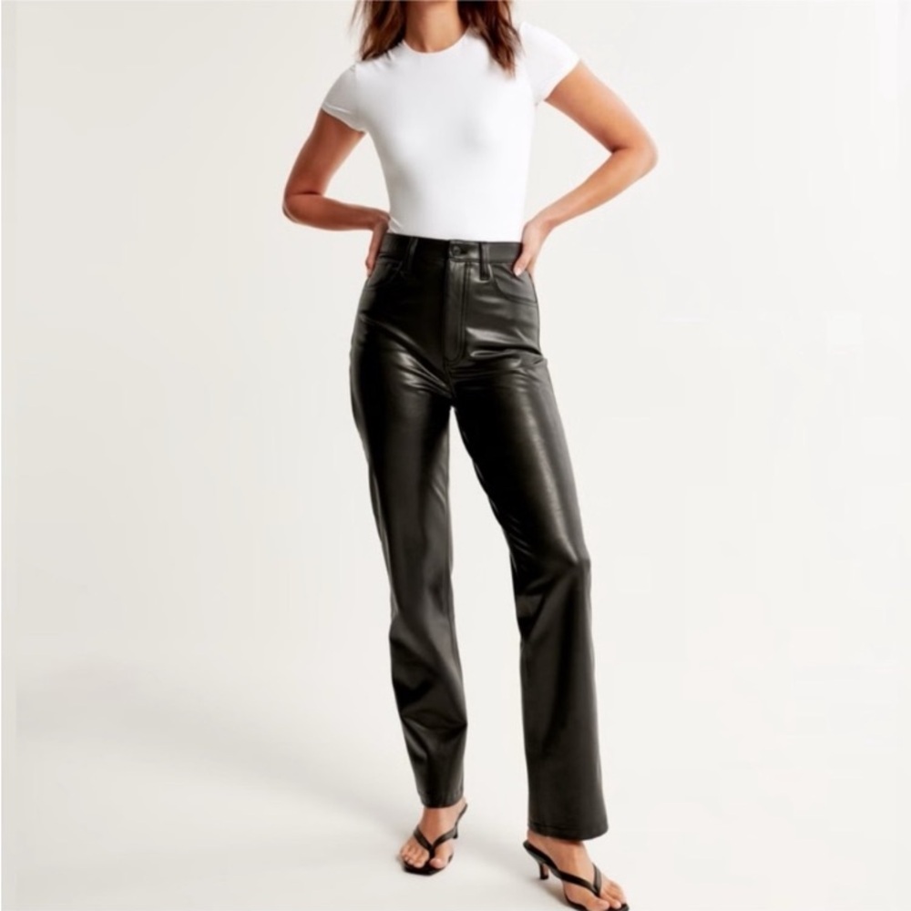 A&F Black Faux Leather Pants Jeans Style 90s Straight High Rise 4 Short 4p
